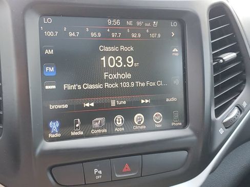 Used 2016 Jeep Cherokee Overland FWD image 25