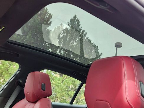 Used 2025 BMW 550e xDrive w/ Premium Package image 18