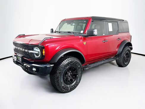 Used 2025 Ford Bronco Badlands image 3