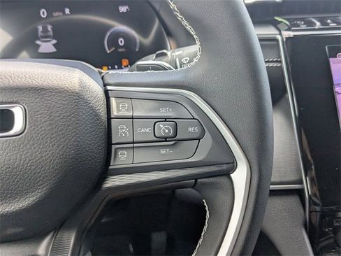 New 2025 Jeep Grand Cherokee Laredo X w/ Luxury Tech Group I image 24