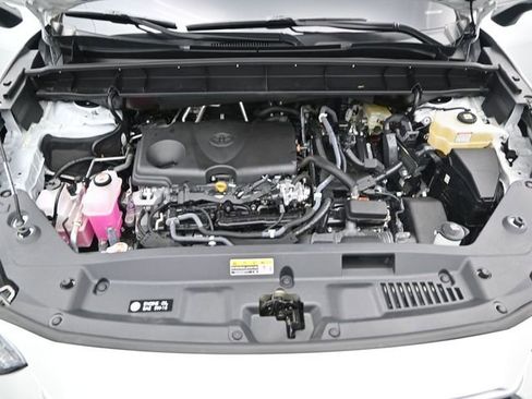 Used 2022 Toyota Highlander XLE FWD image 17