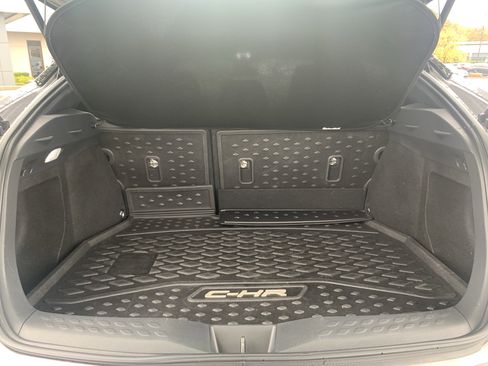 Used 2020 Toyota C-HR LE image 34