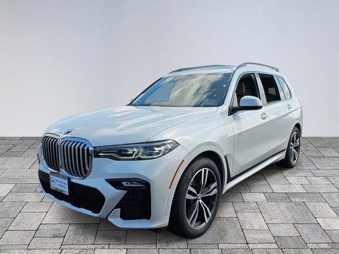 Used 2022 BMW X7 xDrive40i w/ M Sport Package image 3