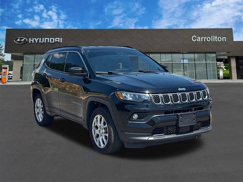 Used 2023 Jeep Compass Latitude AWD/4WD image 3