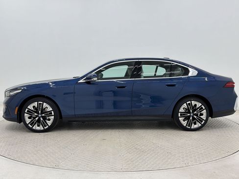 New 2026 BMW 530i RWD image 2