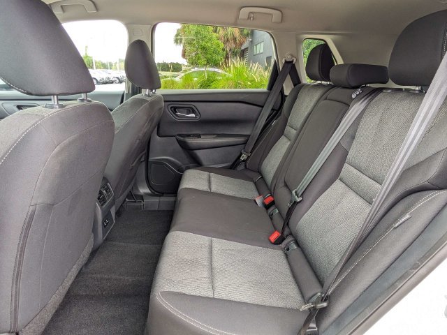 Used 2024 Nissan Rogue SV AWD/4WD image 15