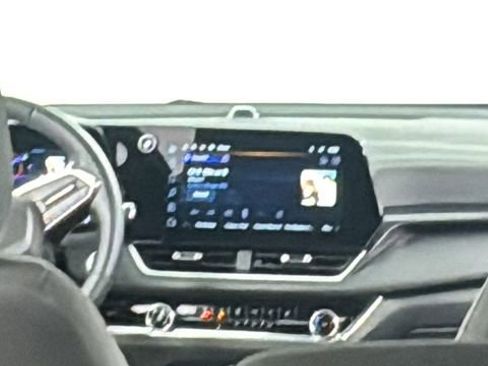 Used 2025 Chevrolet Equinox LT AWD/4WD image 16