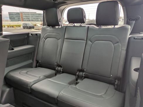 Certified 2024 Land Rover Defender 130 X-Dynamic SE image 29