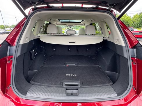 Used 2025 Nissan Rogue SL w/ Tech Package FWD image 29