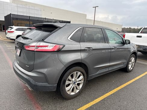 Used 2022 Ford Edge Titanium image 2