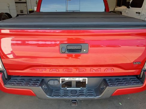 Used 2022 Toyota Tacoma TRD Off-Road w/ Technology Package AWD/4WD image 18