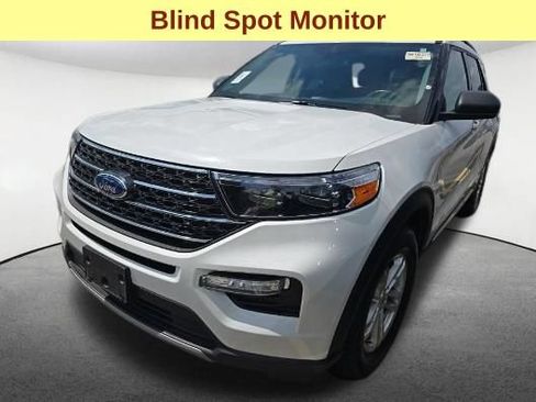 Used 2022 Ford Explorer XLT w/ Equipment Group 202A AWD/4WD image 4