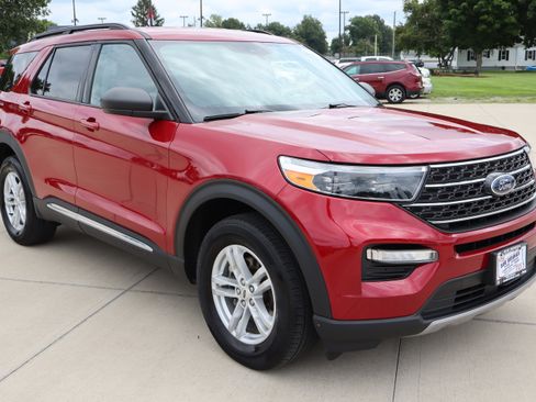 Used 2023 Ford Explorer XLT w/ Equipment Group 202A image 4