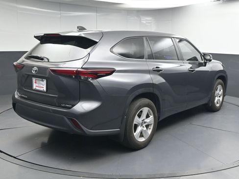 Certified 2024 Toyota Highlander LE AWD/4WD image 4