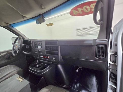 Used 2014 Chevrolet Express 2500 RWD image 21