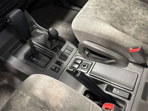 Used 2000 Isuzu Trooper S image 16