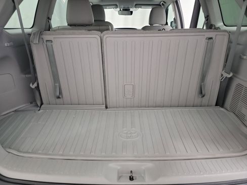 Used 2017 Toyota Highlander XLE image 26