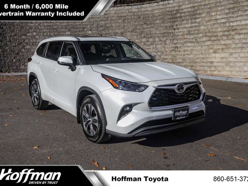 Used 2022 Toyota Highlander XLE image 1