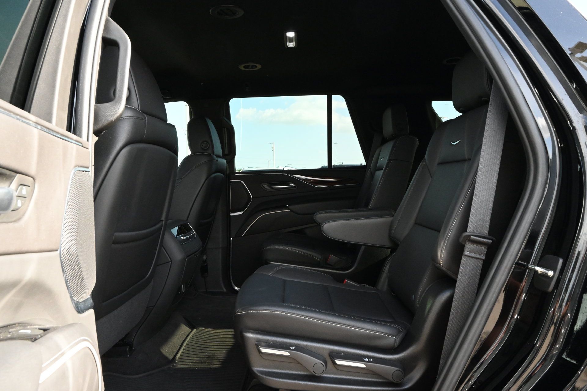 Certified 2024 Cadillac Escalade Luxury RWD image 20