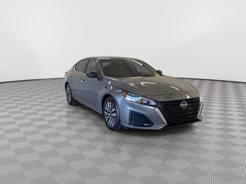 Certified 2025 Nissan Altima 2.5 SV FWD image 2