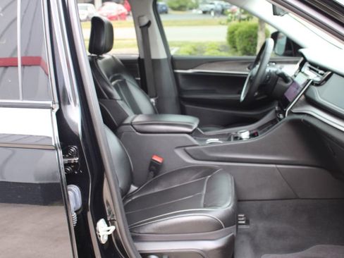 Used 2023 Jeep Grand Cherokee 4WD 4xe w/ Luxury Tech Group II image 40