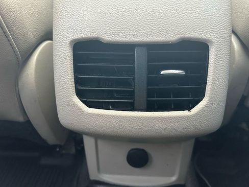 Used 2017 Ford Fusion SE w/ Fusion SE Technology Package image 11