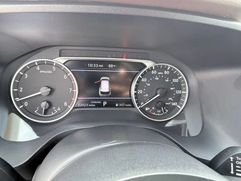 Used 2023 Nissan Rogue SV FWD image 11