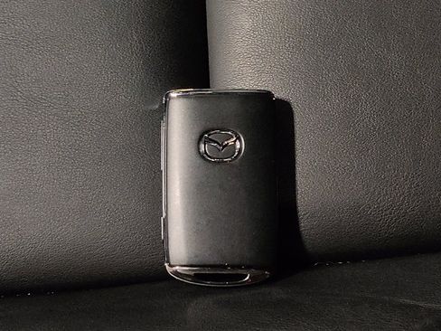 Used 2023 MAZDA MAZDA3 s FWD image 32