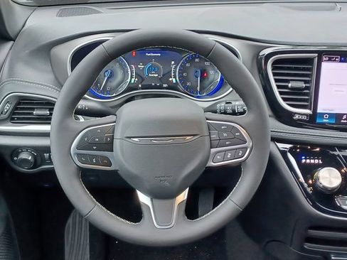 New 2027 Chrysler Pacifica Select AWD/4WD image 18