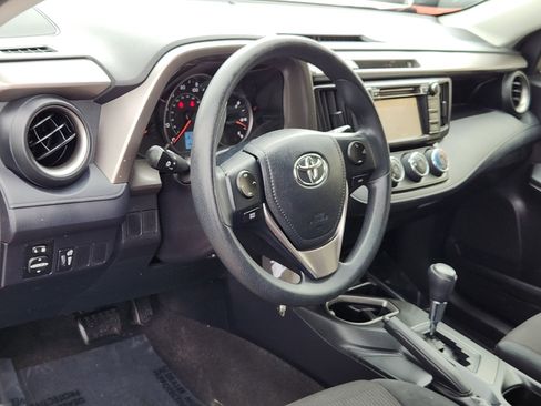 Used 2016 Toyota RAV4 LE FWD image 10