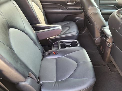 Used 2025 Toyota Grand Highlander FWD image 14