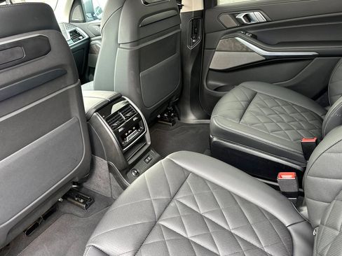 Used 2025 BMW X7 xDrive40i w/ Premium Package image 15