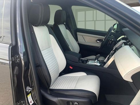 Used 2023 Land Rover Discovery Sport SE R-Dynamic image 7
