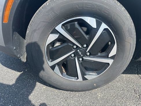 Used 2023 Kia Sportage LX image 11