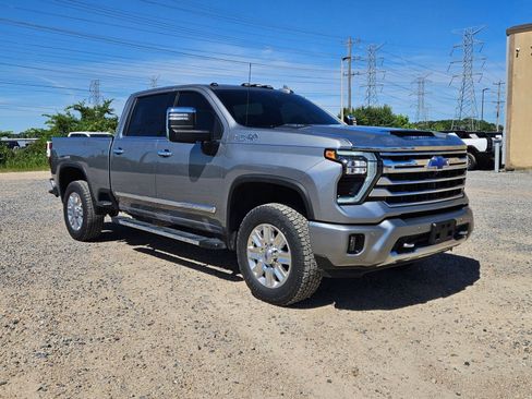 Used 2024 Chevrolet Silverado 3500 High Country w/ High Country Premium Package AWD/4WD image 8