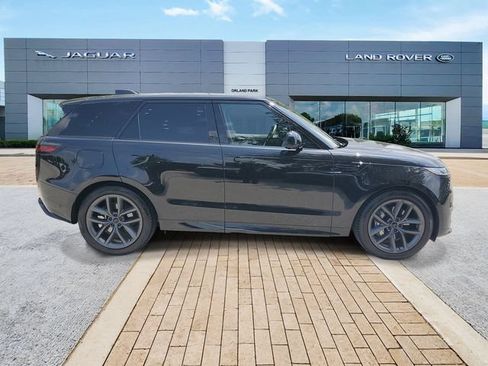 Used 2026 Land Rover Range Rover Sport Dynamic SE AWD/4WD image 3