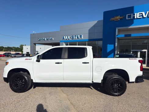 Used 2024 Chevrolet Silverado 1500 LT Trail Boss w/ Protection Package AWD/4WD image 3