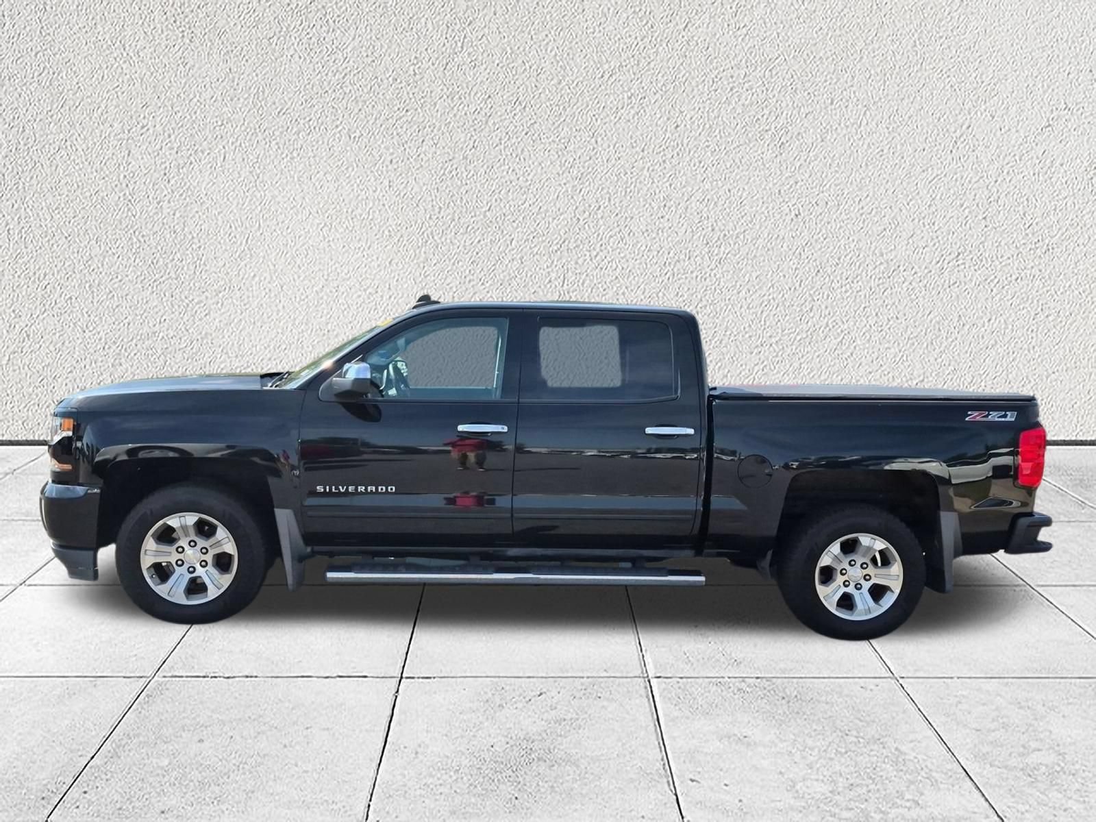 Used 2017 Chevrolet Silverado 1500 LT w/ All Star Edition AWD/4WD image 6