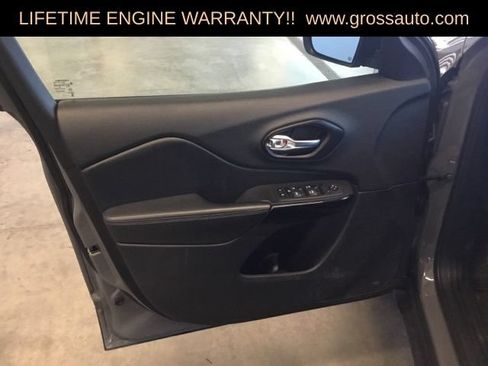 Used 2023 Jeep Cherokee Altitude Lux AWD/4WD image 19