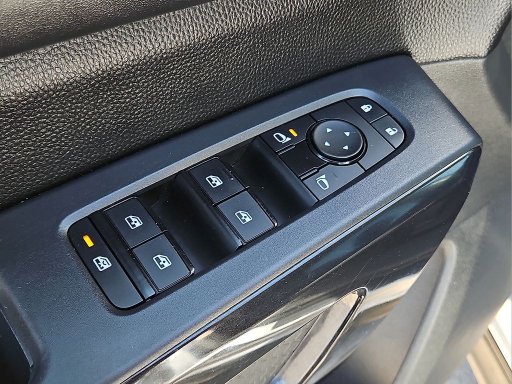 Used 2024 Nissan Pathfinder SV FWD image 18