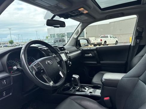 Used 2018 Toyota 4Runner TRD Off-Road Premium AWD/4WD image 14