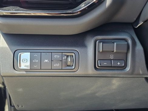 Used 2025 Chevrolet Silverado EV RST AWD/4WD image 25
