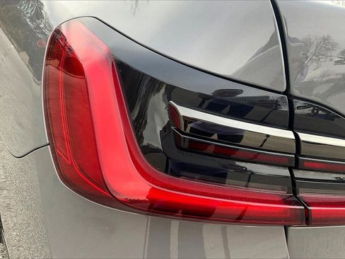 Used 2022 BMW 750i xDrive w/ Executive Package image 30