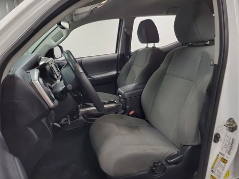 Used 2016 Toyota Tacoma SR5 w/ SR5 Appearance Package (SN) AWD/4WD image 13