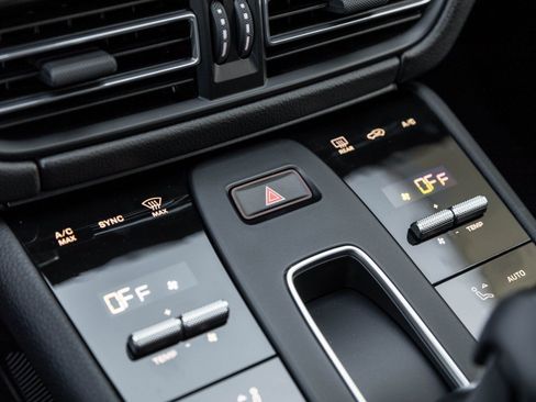 Certified 2026 Porsche Macan AWD/4WD image 26