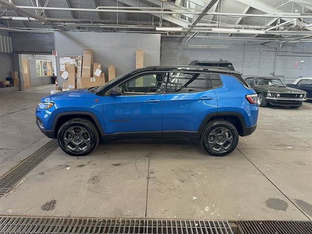 Used 2022 Jeep Compass Trailhawk AWD/4WD image 2