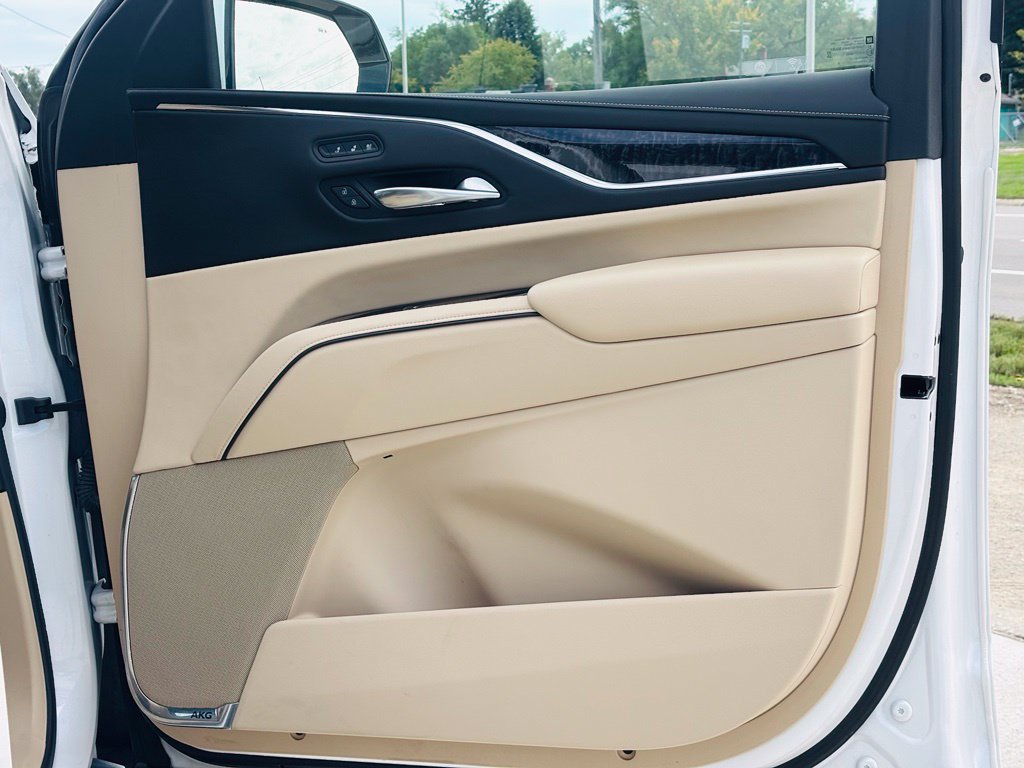 Used 2021 Cadillac Escalade Premium Luxury AWD/4WD image 45