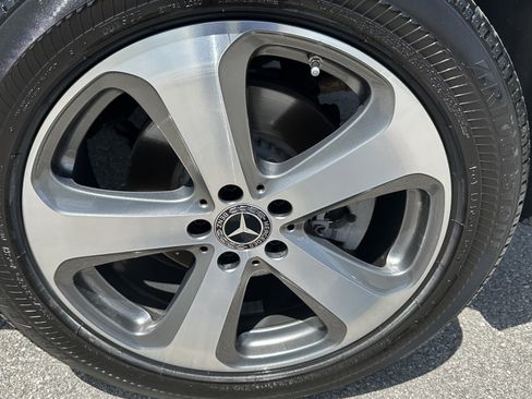 Used 2018 Mercedes-Benz GLC 300 4MATIC image 13