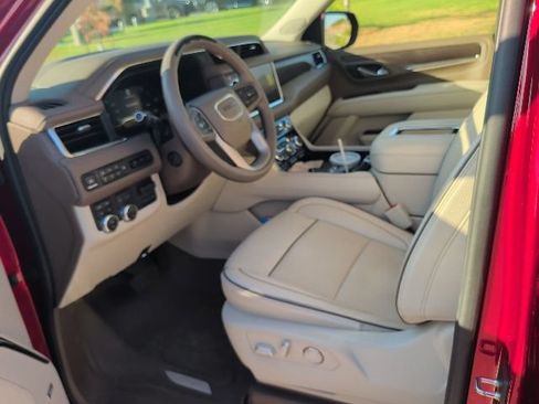 Used 2024 GMC Yukon Denali w/ Advanced Technology Package AWD/4WD image 15