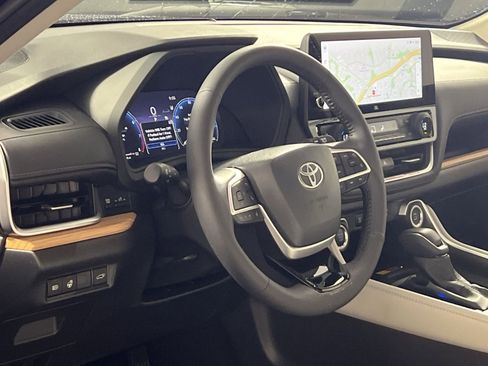 Used 2026 Toyota Grand Highlander AWD image 17